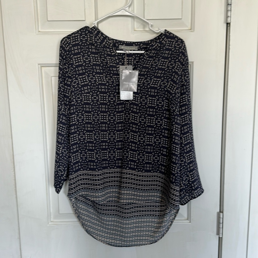 NWT Daniel Rainn women’s top size small